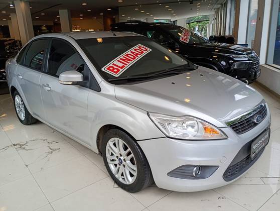 FORD FOCUS 2.0 GLX 16V FLEX 4P AUTOMÁTICO